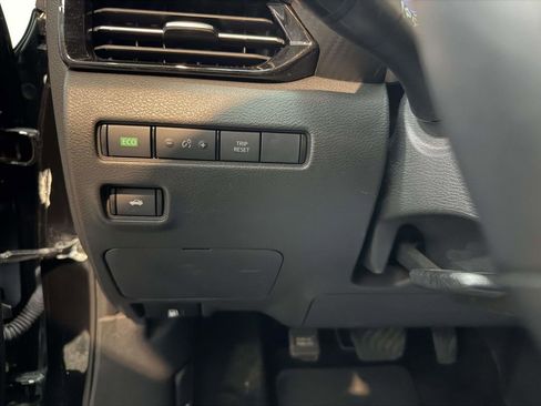 Used 2023 Nissan Sentra SR w/ SR Premium Package FWD image 6