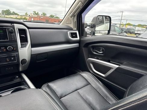 Used 2019 Nissan Titan PRO-4X w/ Pro-4x Convenience Package AWD/4WD image 13