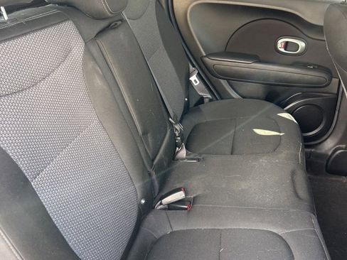 Used 2017 Kia Soul + image 12