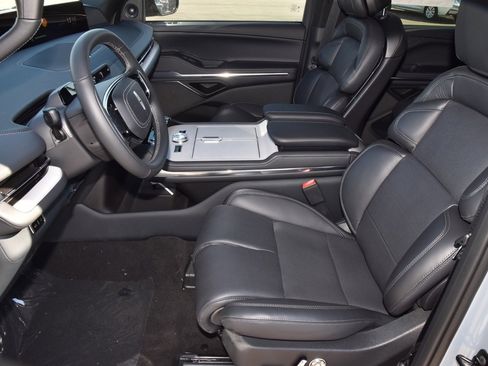 New 2025 Lincoln Navigator Reserve w/ Jet Appearance Package image 13