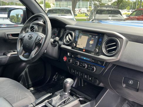 Used 2017 Toyota Tacoma TRD Sport AWD/4WD image 20