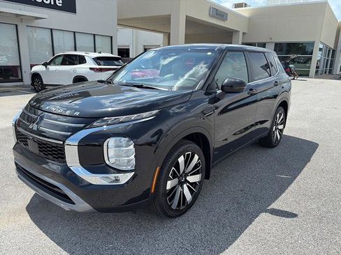 New 2025 Mitsubishi Outlander SE image 3