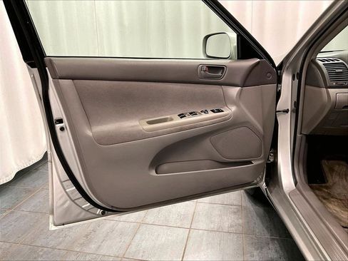 Used 2004 Toyota Camry LE FWD image 9
