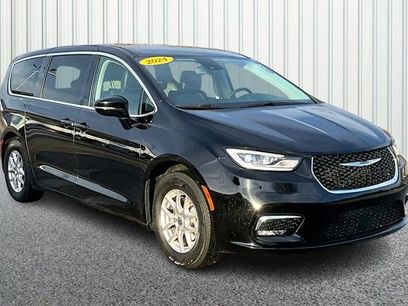 Used 2024 Chrysler Pacifica Touring-L