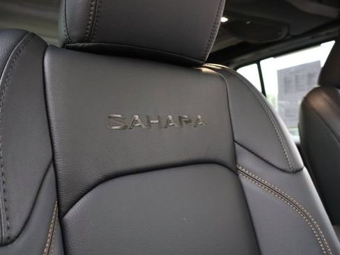 Used 2024 Jeep Wrangler Unlimited Sahara w/ Technology Group AWD/4WD image 47