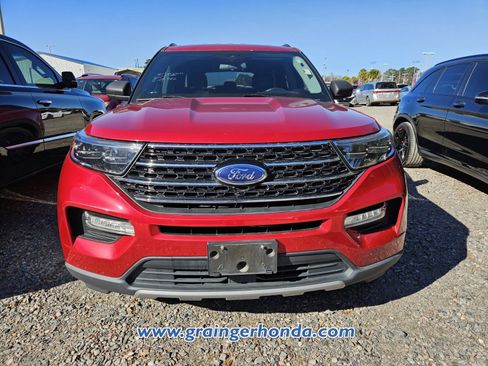 Used 2020 Ford Explorer XLT w/ Equipment Group 202A image 3