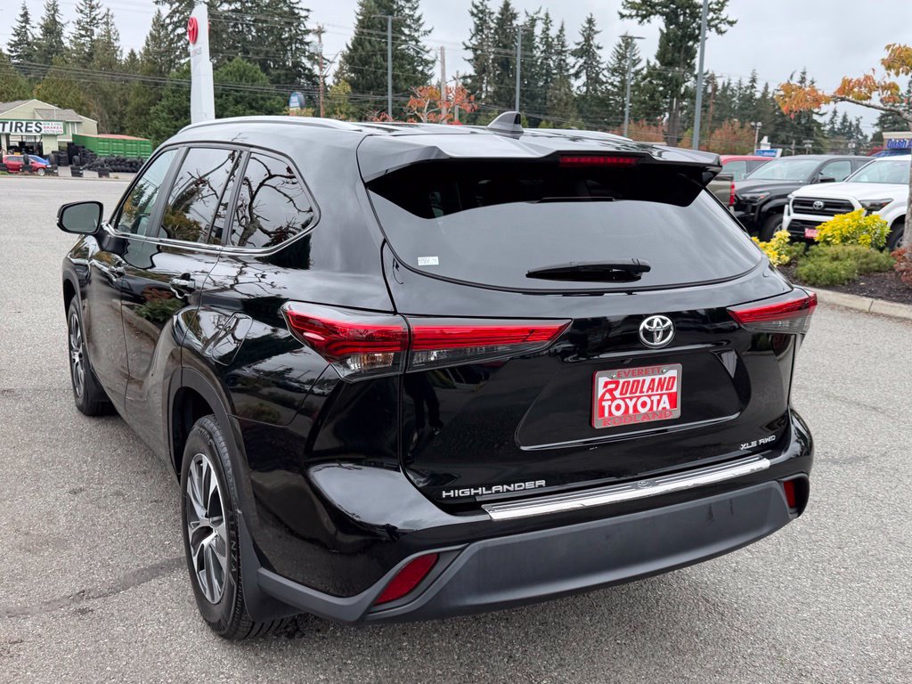 Used 2023 Toyota Highlander XLE AWD/4WD image 9