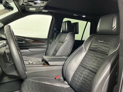 Used 2023 Cadillac Escalade Sport Platinum w/ LPO, ONYX Package AWD/4WD image 21