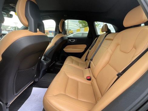 Used 2018 Volvo XC60 T5 Momentum w/ Vision Package AWD/4WD image 33