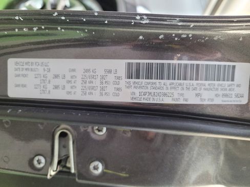 Used 2019 Jeep Cherokee Latitude Plus w/ Comfort/Convenience Group image 33