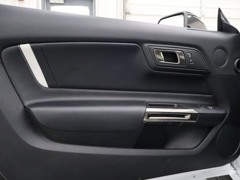 Used 2021 Ford Mustang Shelby GT500 w/ Technology Package image 13