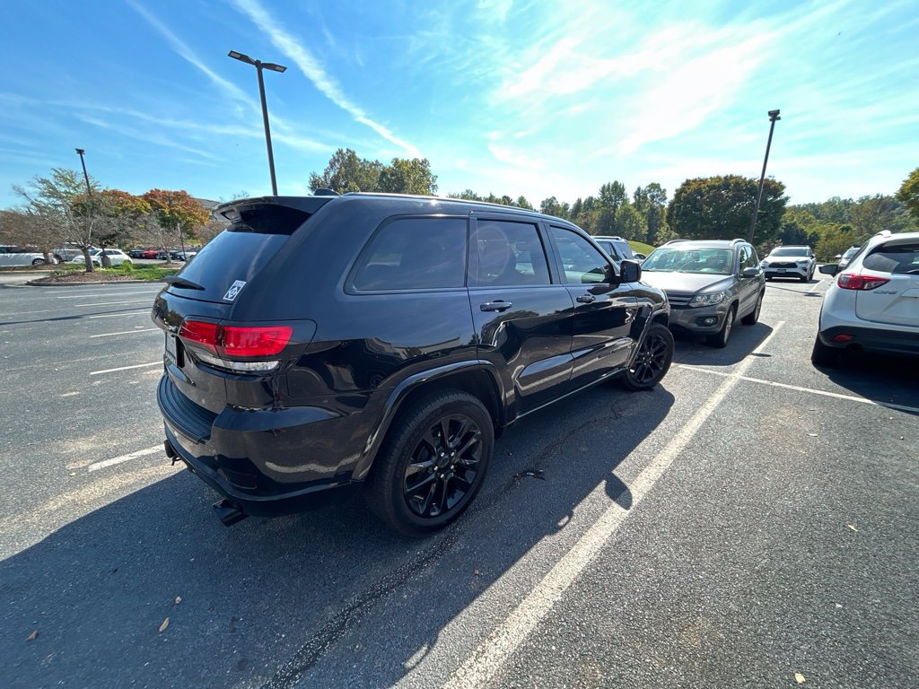 Used 2019 Jeep Grand Cherokee Altitude RWD image 3