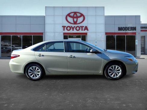 Used 2016 Toyota Camry LE image 7