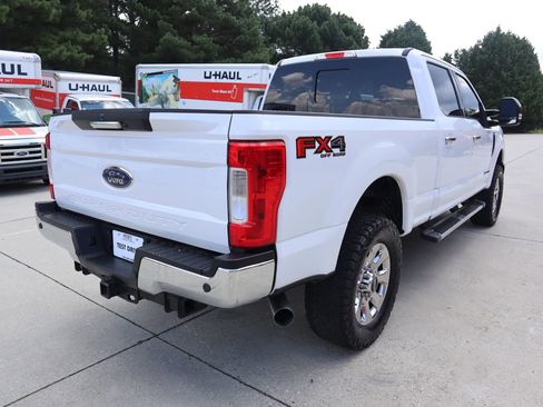 Used 2019 Ford F250 Lariat w/ Chrome Package image 5