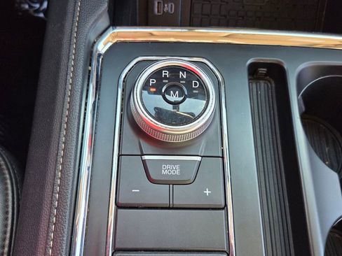 Used 2024 Ford Expedition XLT image 23