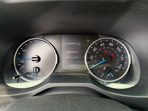 Used 2021 Toyota RAV4 XLE w/ Convenience Package AWD/4WD image 10