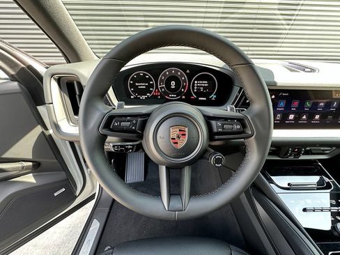 Used 2026 Porsche Cayenne S AWD/4WD image 25