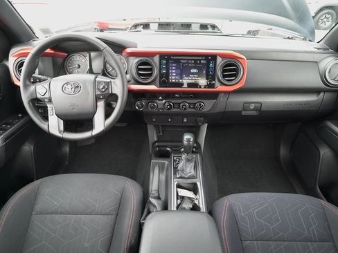 Certified 2016 Toyota Tacoma TRD Off-Road image 24