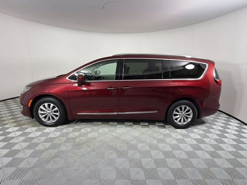 Used 2019 Chrysler Pacifica Touring-L FWD image 8