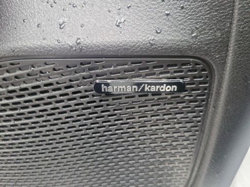 Used 2023 Chrysler Pacifica Pinnacle image 6