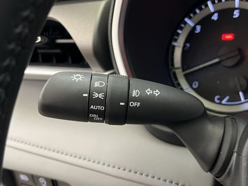 Used 2024 Toyota Highlander XLE AWD/4WD image 37