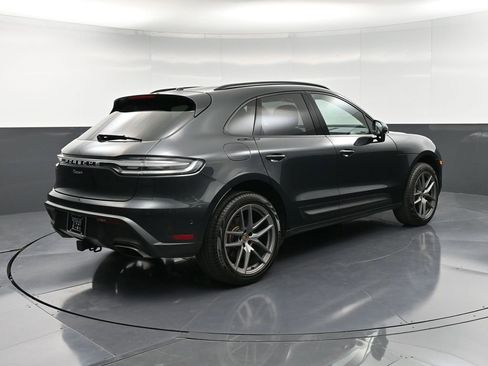 Certified 2022 Porsche Macan image 8