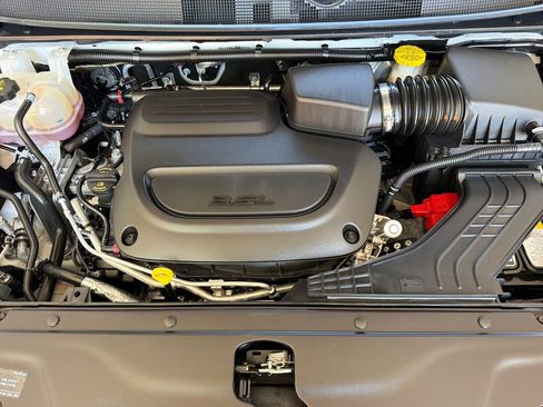 Used 2025 Chrysler Pacifica Limited FWD image 40