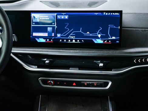 Used 2026 BMW X7 xDrive40i w/ M Sport Package AWD/4WD image 14