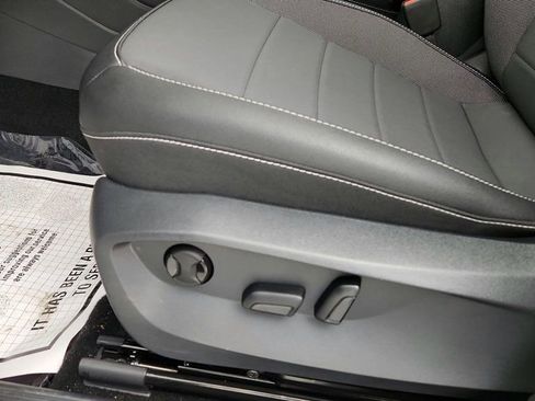 Used 2024 Volkswagen Taos SE image 11