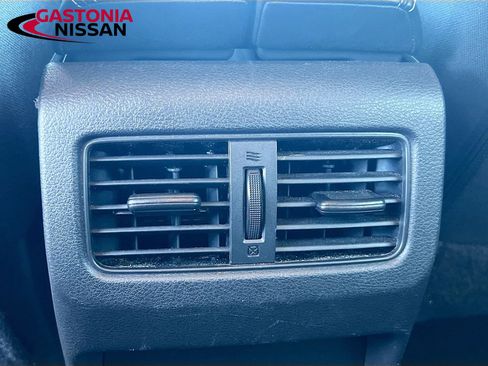 Used 2023 Nissan Rogue SV image 32