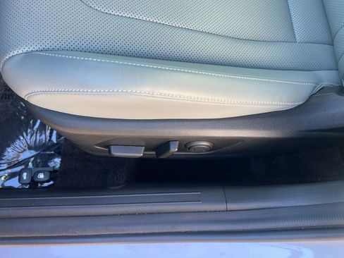 Used 2025 Hyundai Elantra Limited image 23