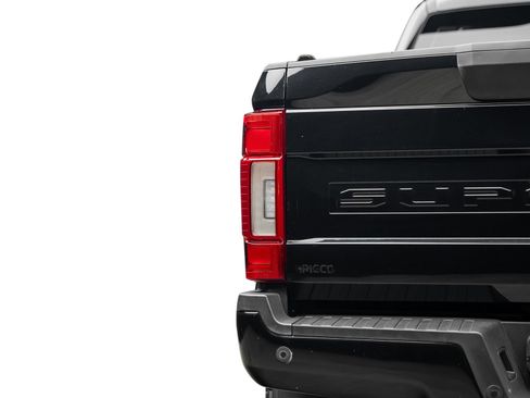 Used 2022 Ford F250 Lariat w/ Black Appearance Package AWD/4WD image 13
