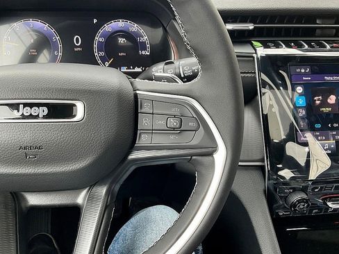 New 2025 Jeep Grand Cherokee Altitude image 22