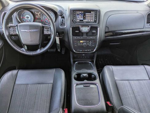 Used 2014 Chrysler Town & Country S image 11