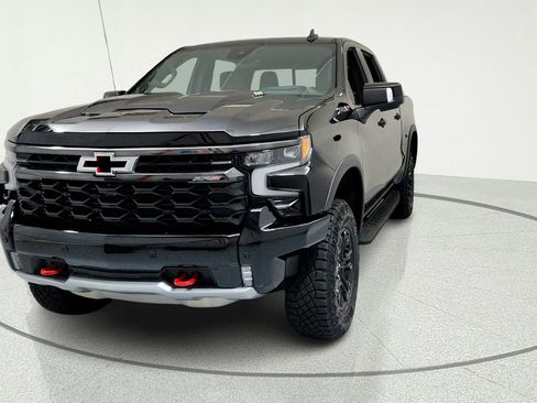 Used 2025 Chevrolet Silverado 1500 ZR2 w/ Technology Package AWD/4WD image 8