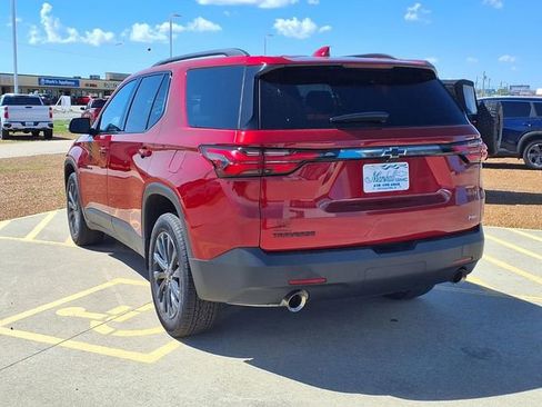 Used 2023 Chevrolet Traverse RS FWD image 2