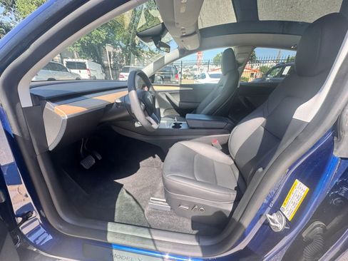 Used 2024 Tesla Model Y Long Range AWD/4WD image 4