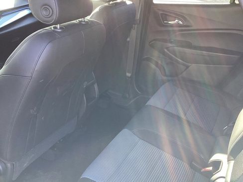 Used 2025 Chevrolet Trax LT w/ LT Convenience Package image 9