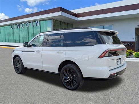 New 2025 Lincoln Navigator Reserve w/ Jet Appearance Package image 6
