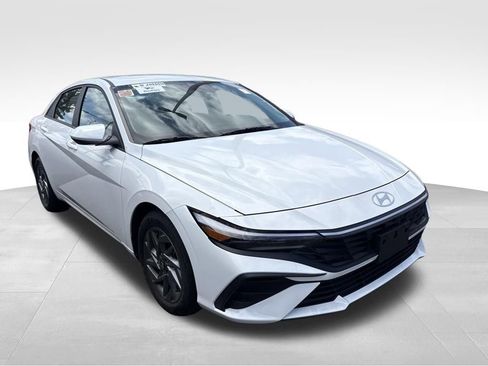 Used 2024 Hyundai Elantra SEL FWD image 9