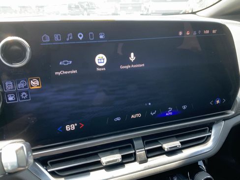 Used 2025 Chevrolet Equinox EV LT w/ LPO, All-Weather Mat Package FWD image 30