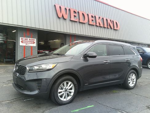 Used 2019 Kia Sorento AWD w/ LX Convenience Package image 1