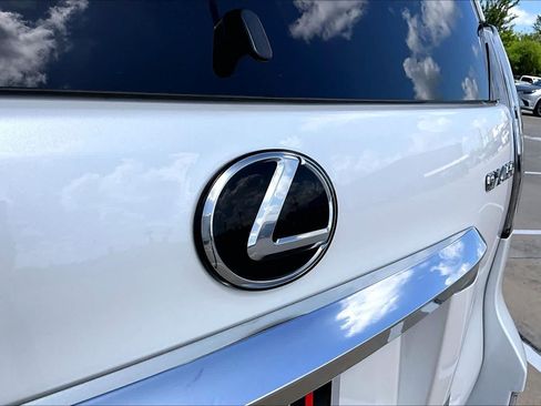 Used 2023 Lexus GX 460 Luxury w/ Accessory Package AWD/4WD image 31