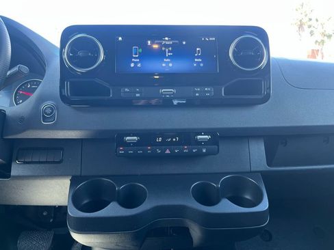 Used 2025 Mercedes-Benz Sprinter 2500 image 21
