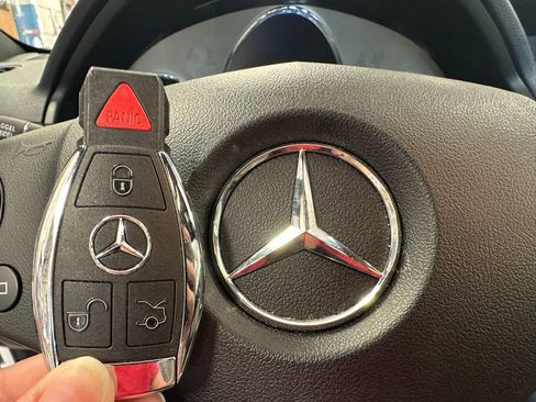 Used 2011 Mercedes-Benz E 550 4MATIC Sedan image 19