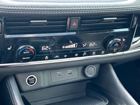 Used 2023 Nissan Rogue SL FWD image 40