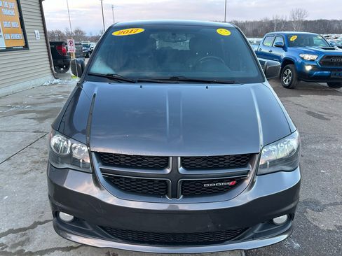 Used 2017 Dodge Grand Caravan GT image 2