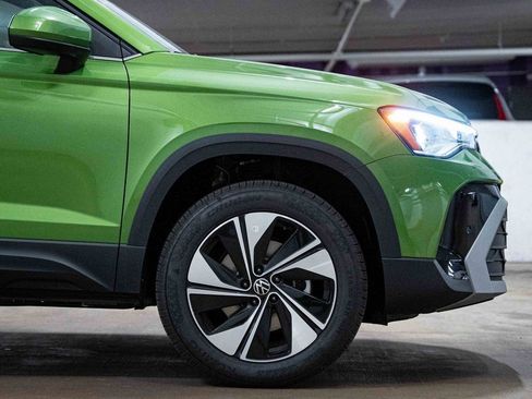 New 2025 Volkswagen Taos SE image 7