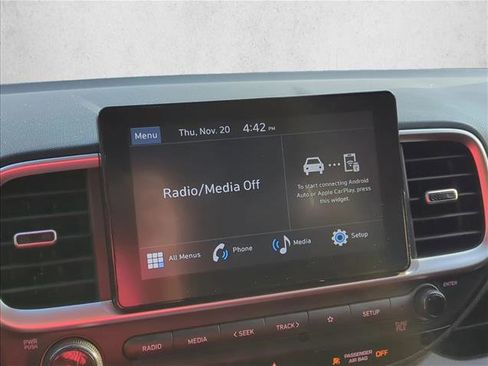 Used 2024 Hyundai Venue SEL image 14