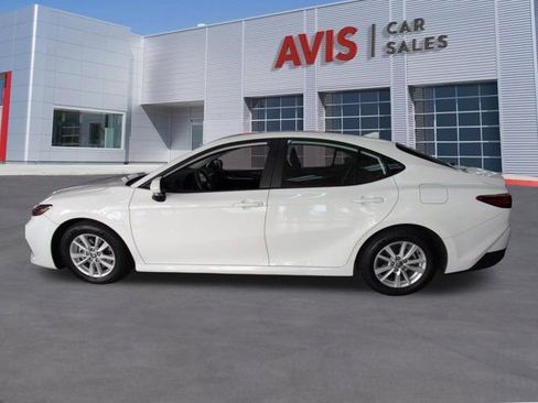 Used 2025 Toyota Camry LE image 9